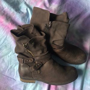 Brown buckle boots